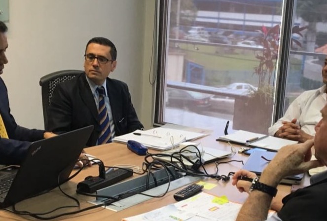 Guillermo Mogni Executive Coach working in a C Suite meeting